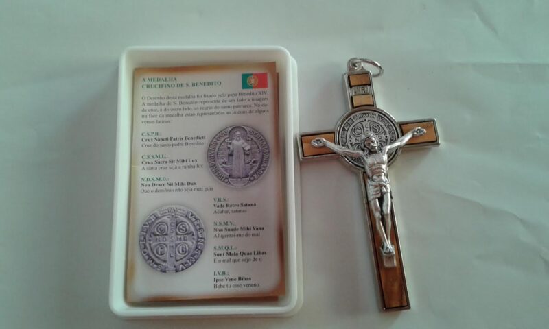 Cruz de S. Bento Metal c/ madeira prateado